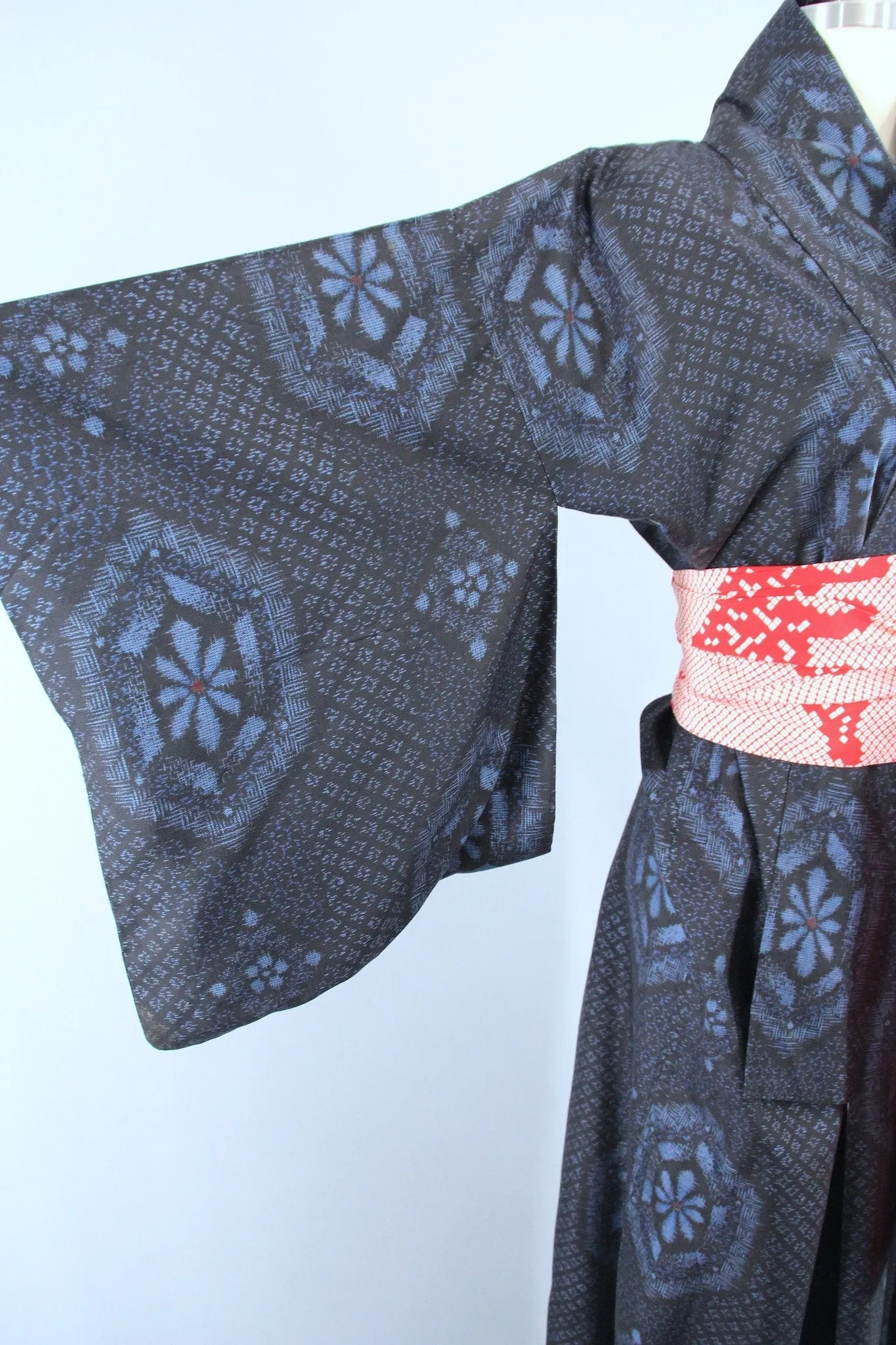 1950s Vintage Kimono Robe in Black & Blue IKAT