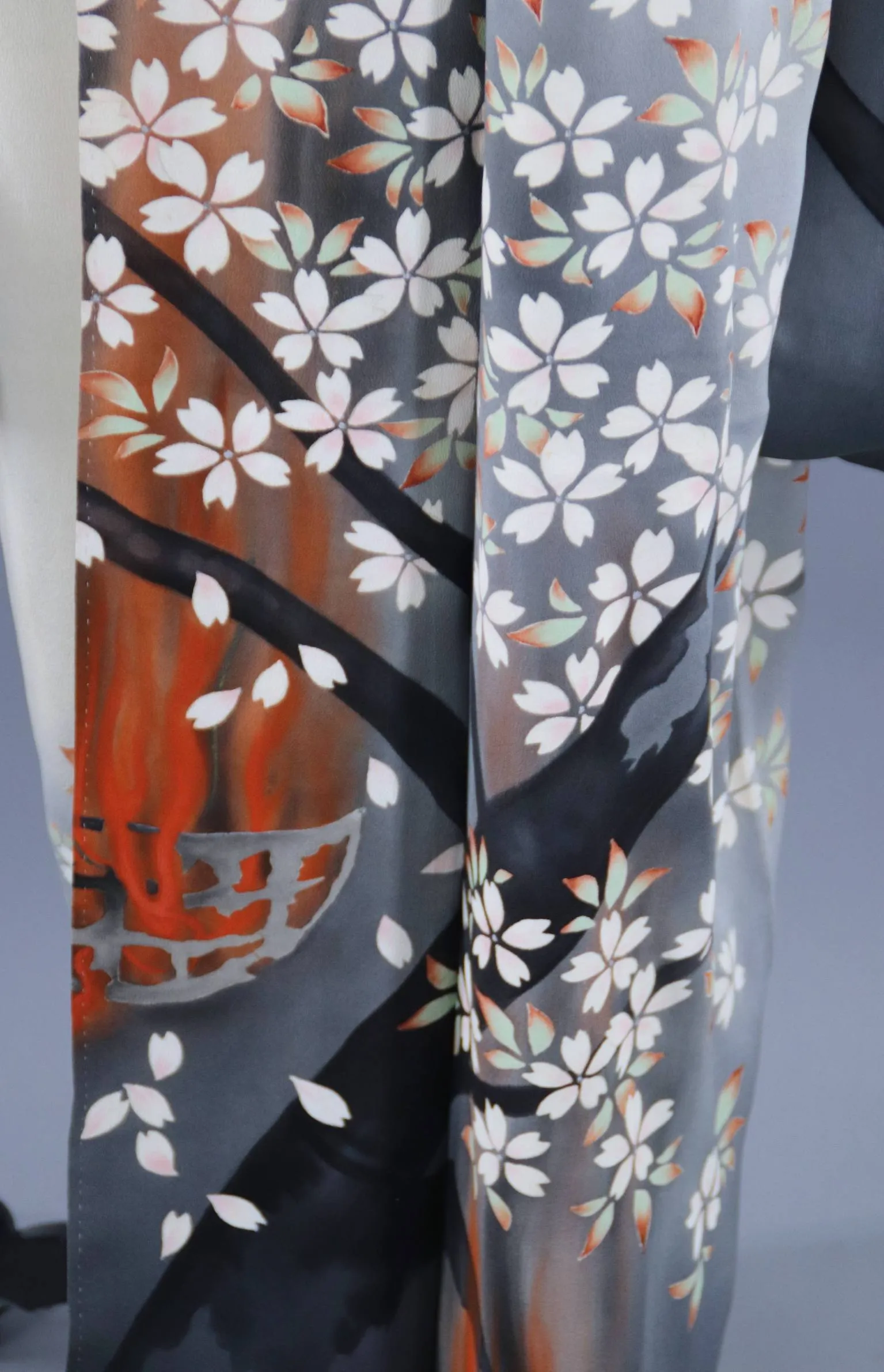 1960s Vintage Silk Kimono Robe Furisode / Ivory Grey Floral Print