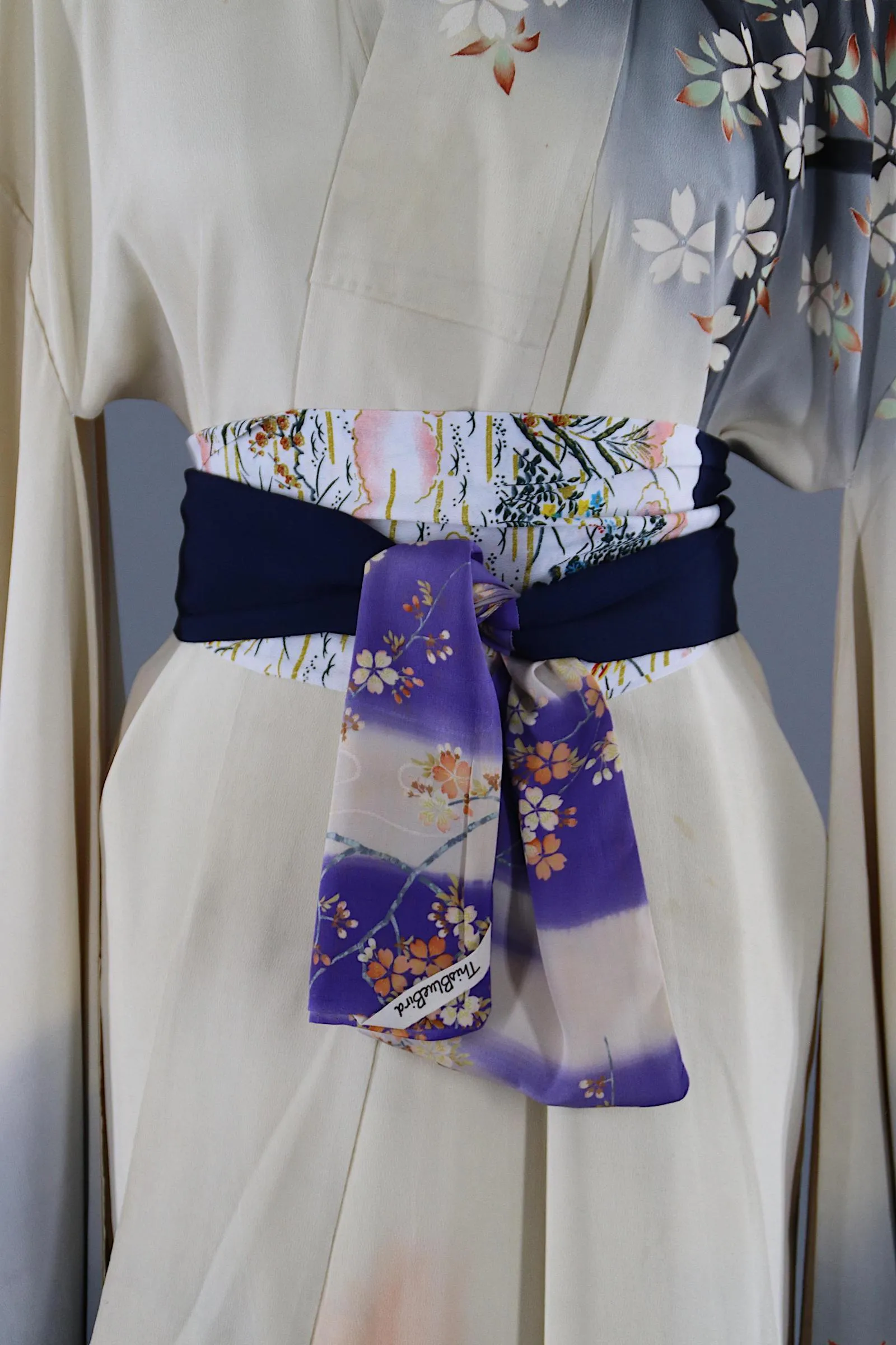 1960s Vintage Silk Kimono Robe Furisode / Ivory Grey Floral Print