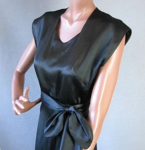 40s Women's Cocktail Dress Vintage 1940s LBD Slinky Draped Black Silk Medium VFG