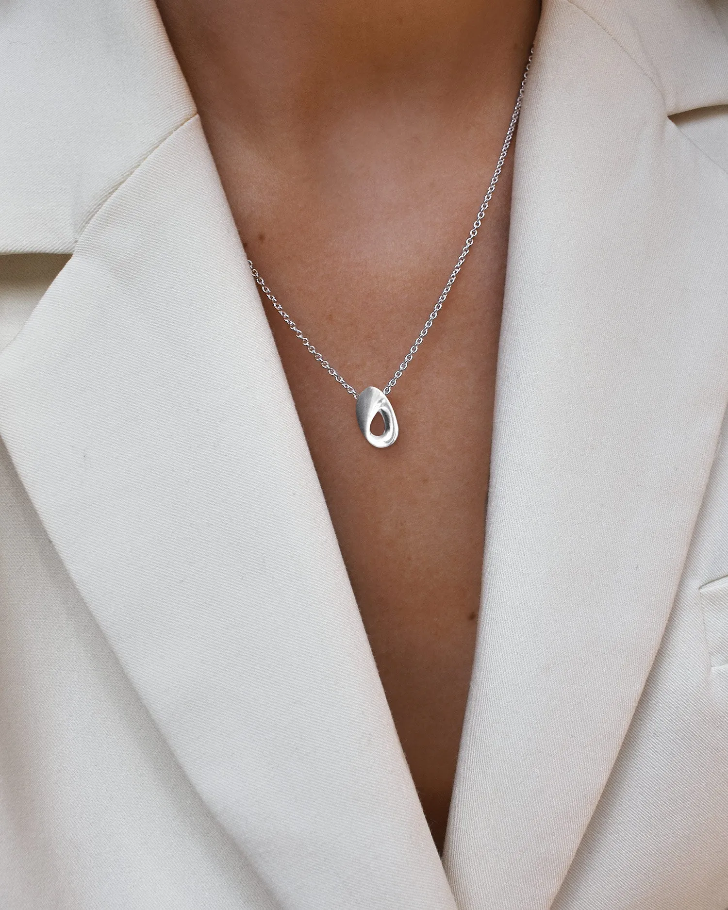 Aqua swirl small necklace silver