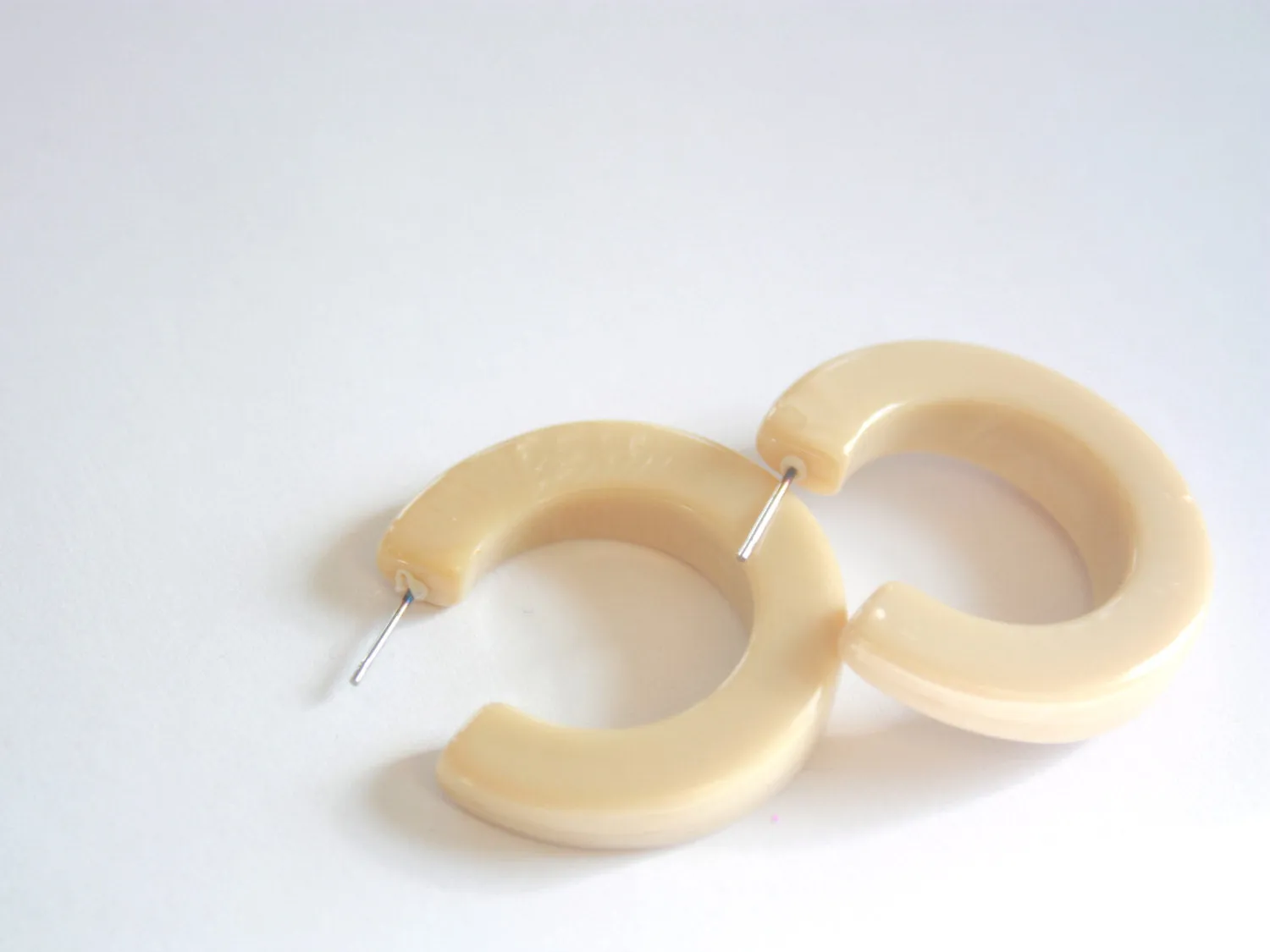 Creamy White Enamel Lucite Marbled Hoop Earrings