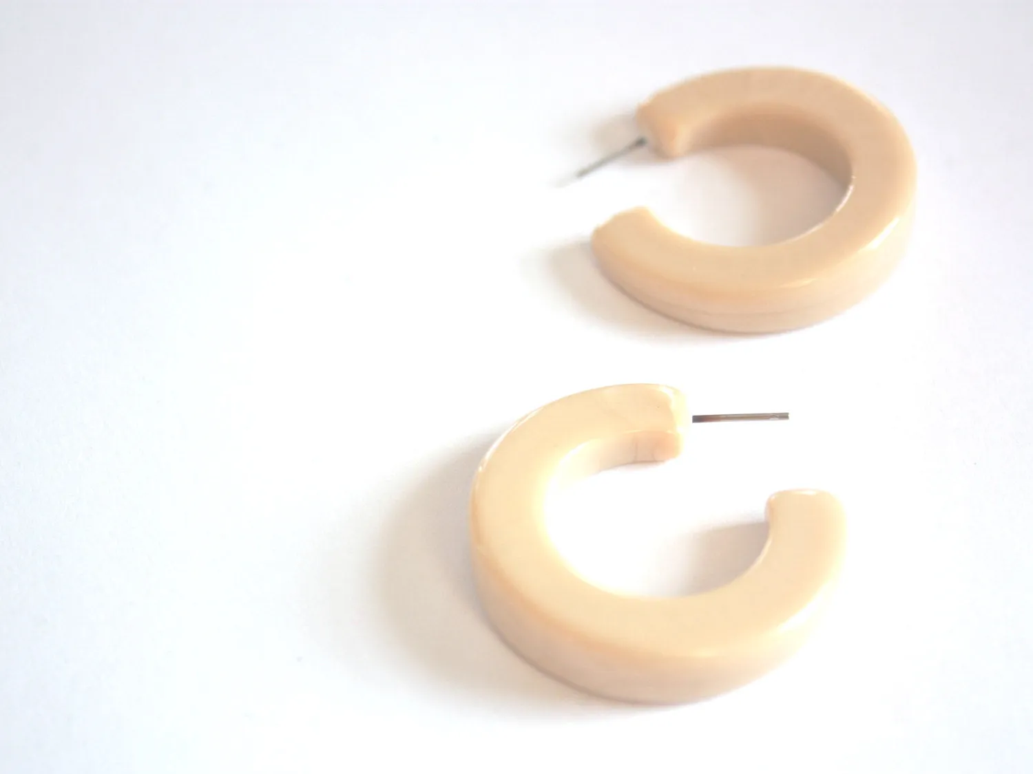 Creamy White Enamel Lucite Marbled Hoop Earrings