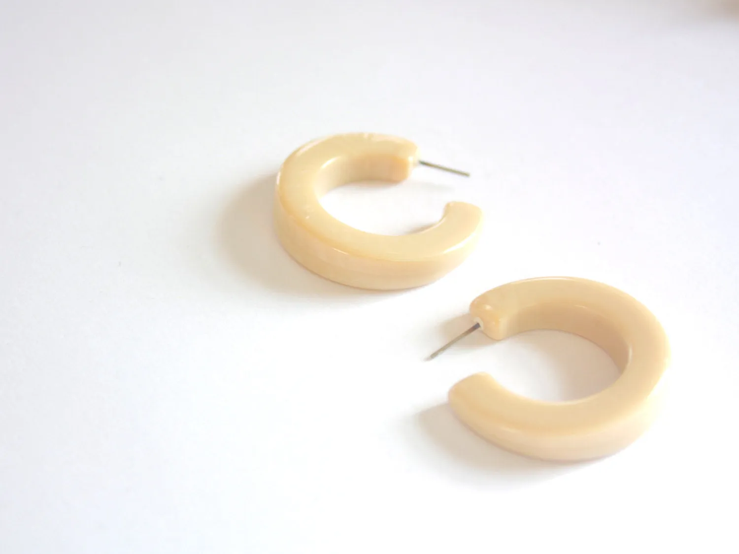 Creamy White Enamel Lucite Marbled Hoop Earrings