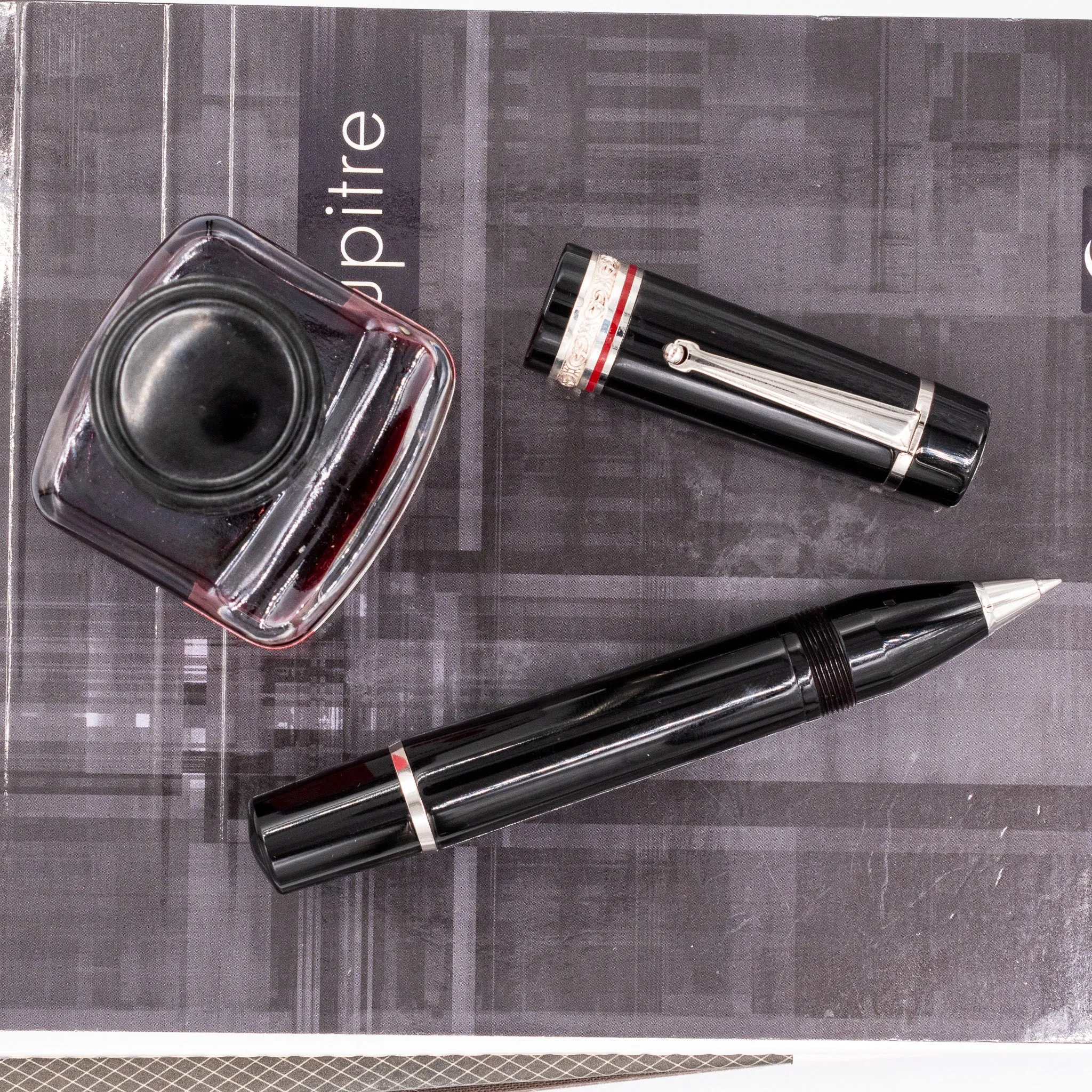 Delta Magnifica Red Oversize Rollerball Pen