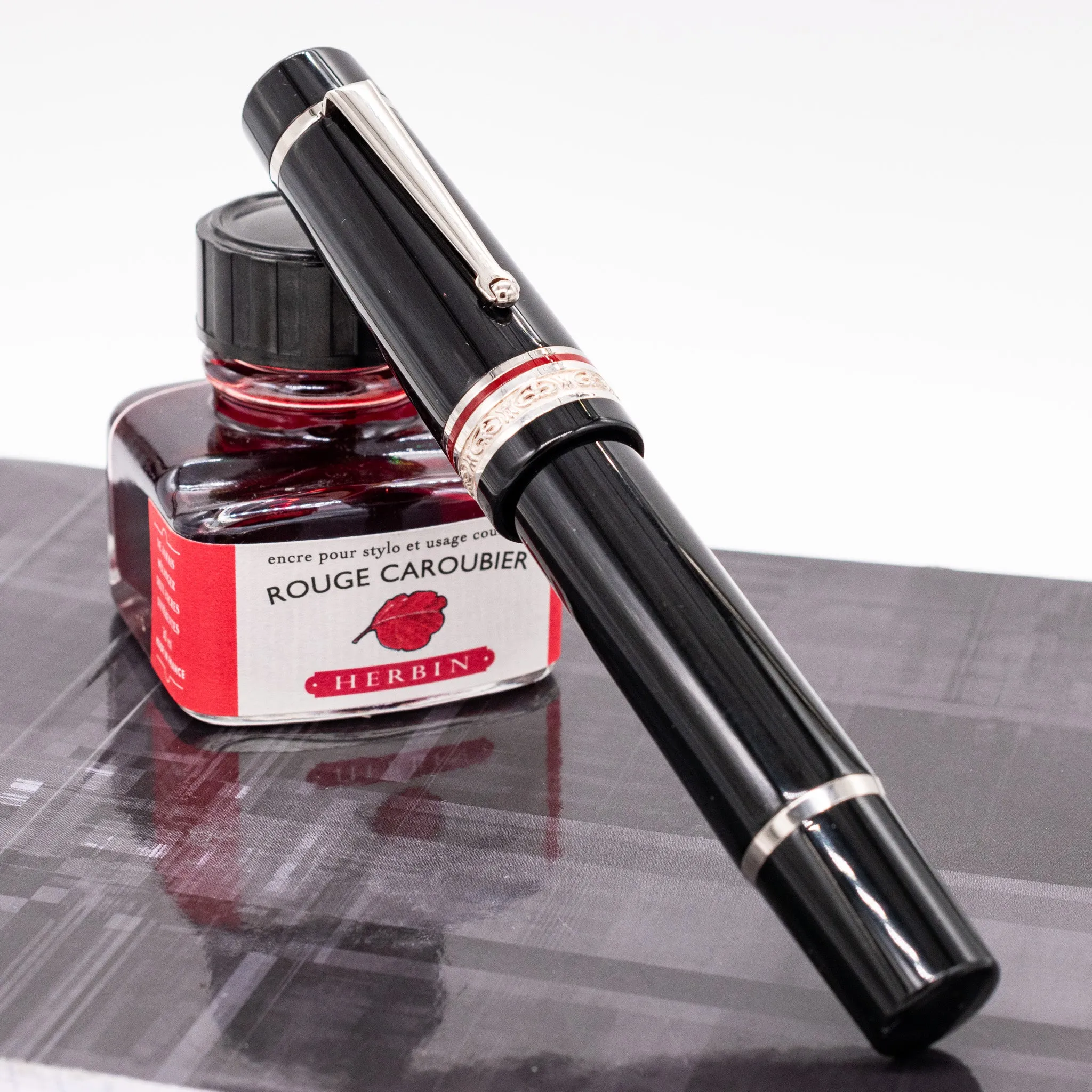 Delta Magnifica Red Oversize Rollerball Pen