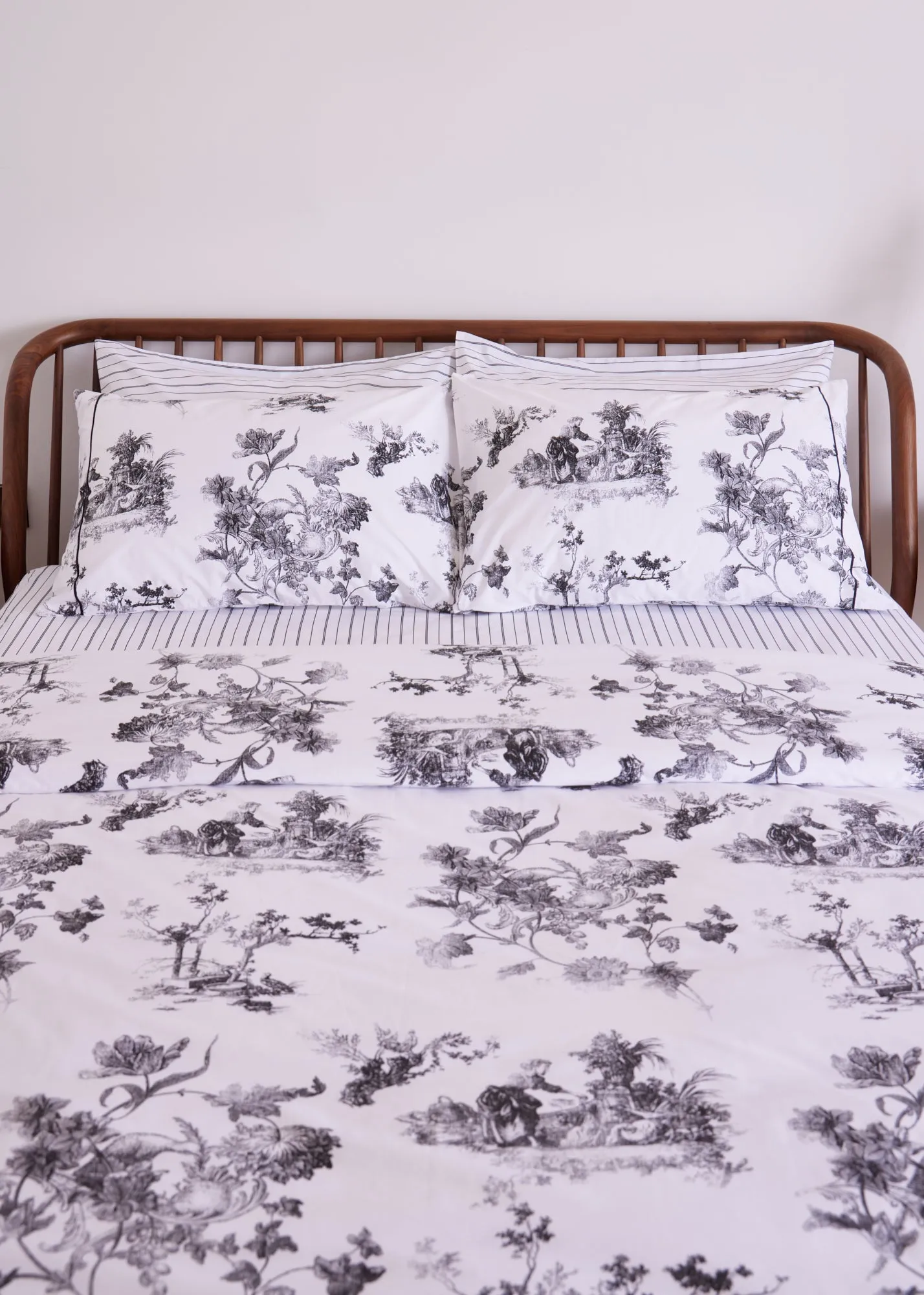 Foxford Black Stripe Pillowcase Set