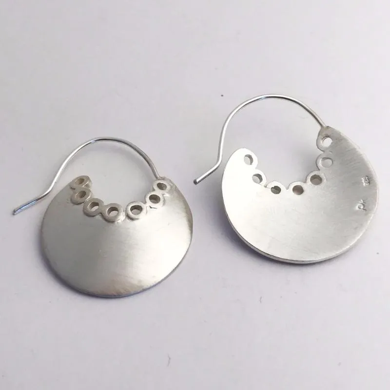 Round trim earrings