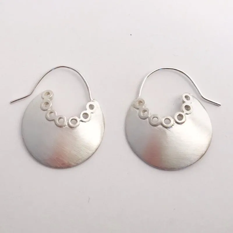 Round trim earrings
