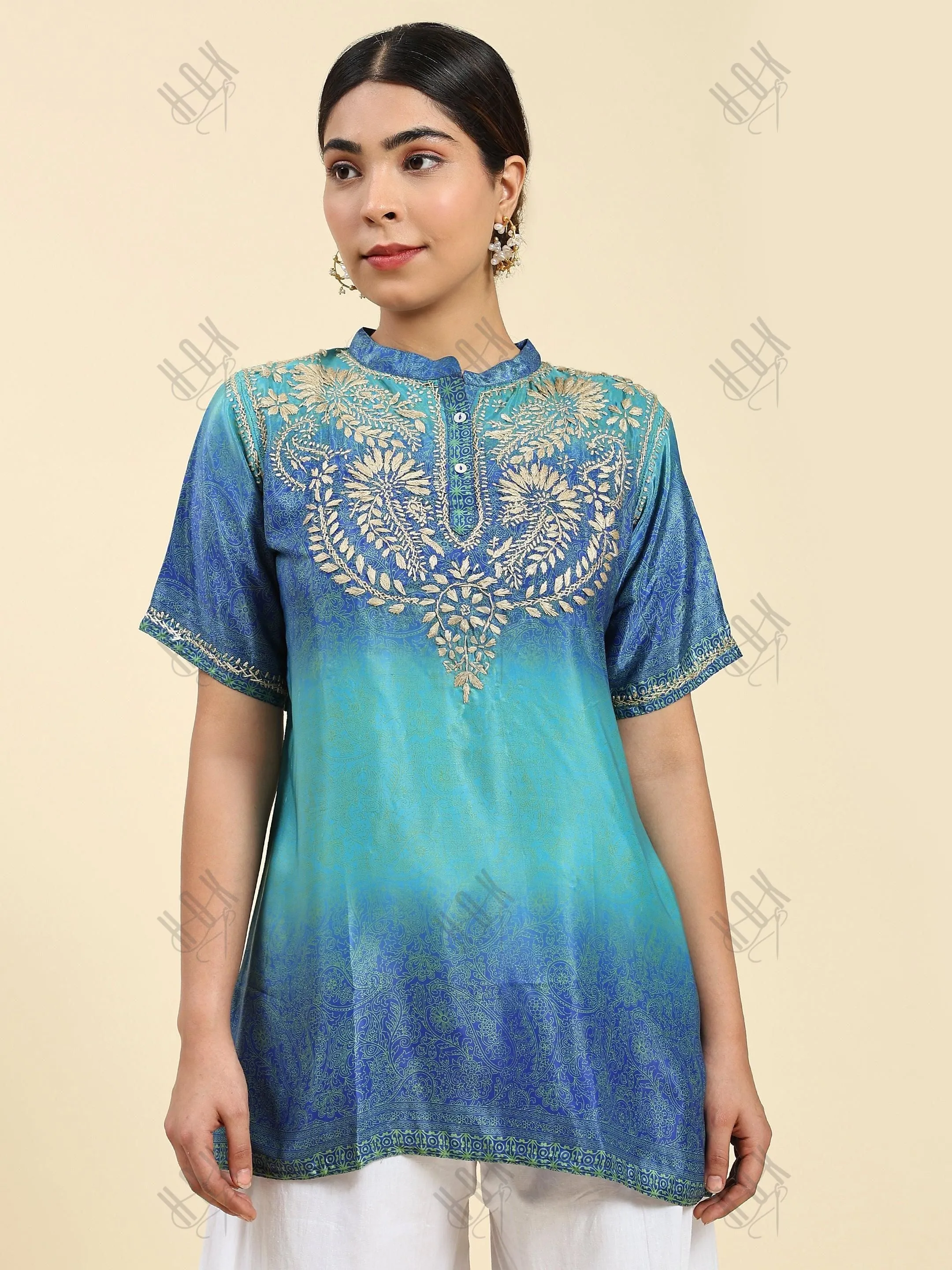 Samma Chikankari Short Tunic in Polysik for Women Halfsleeve - MultiBlue