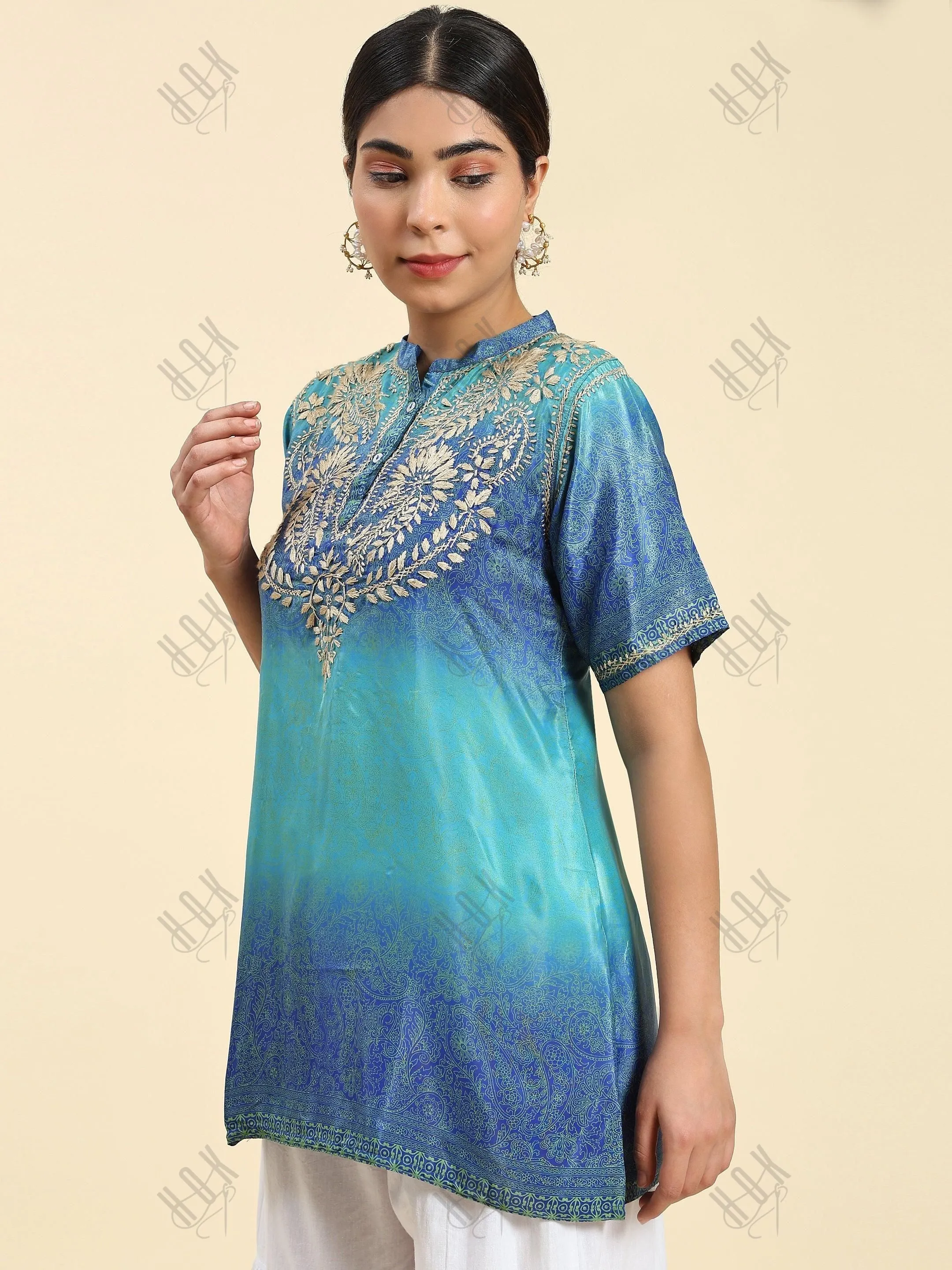 Samma Chikankari Short Tunic in Polysik for Women Halfsleeve - MultiBlue