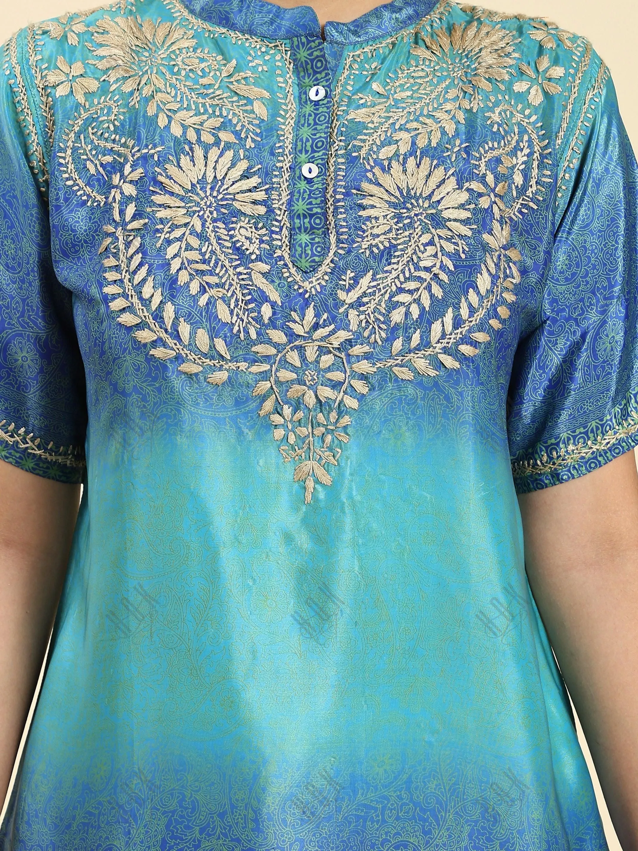Samma Chikankari Short Tunic in Polysik for Women Halfsleeve - MultiBlue