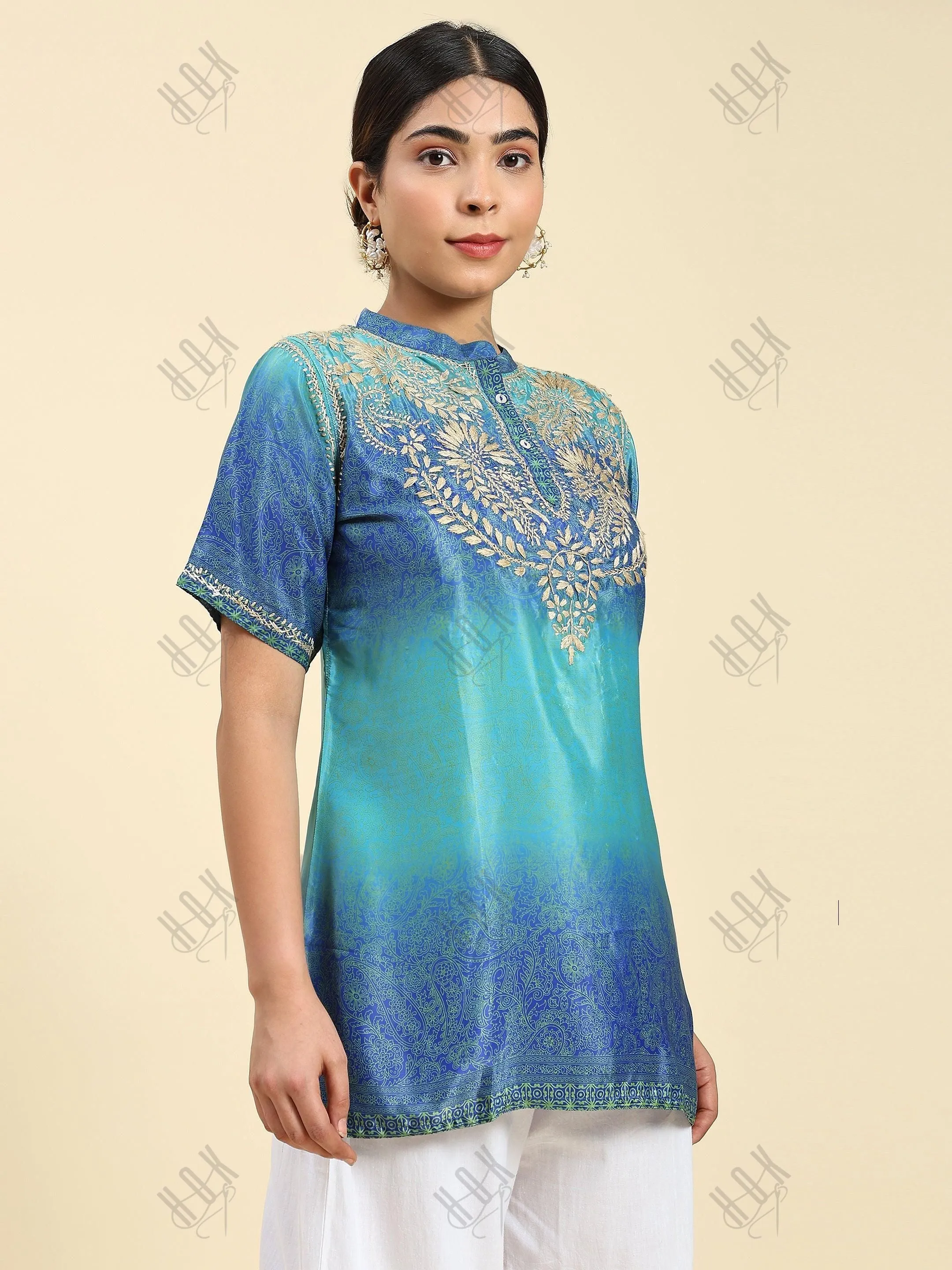 Samma Chikankari Short Tunic in Polysik for Women Halfsleeve - MultiBlue