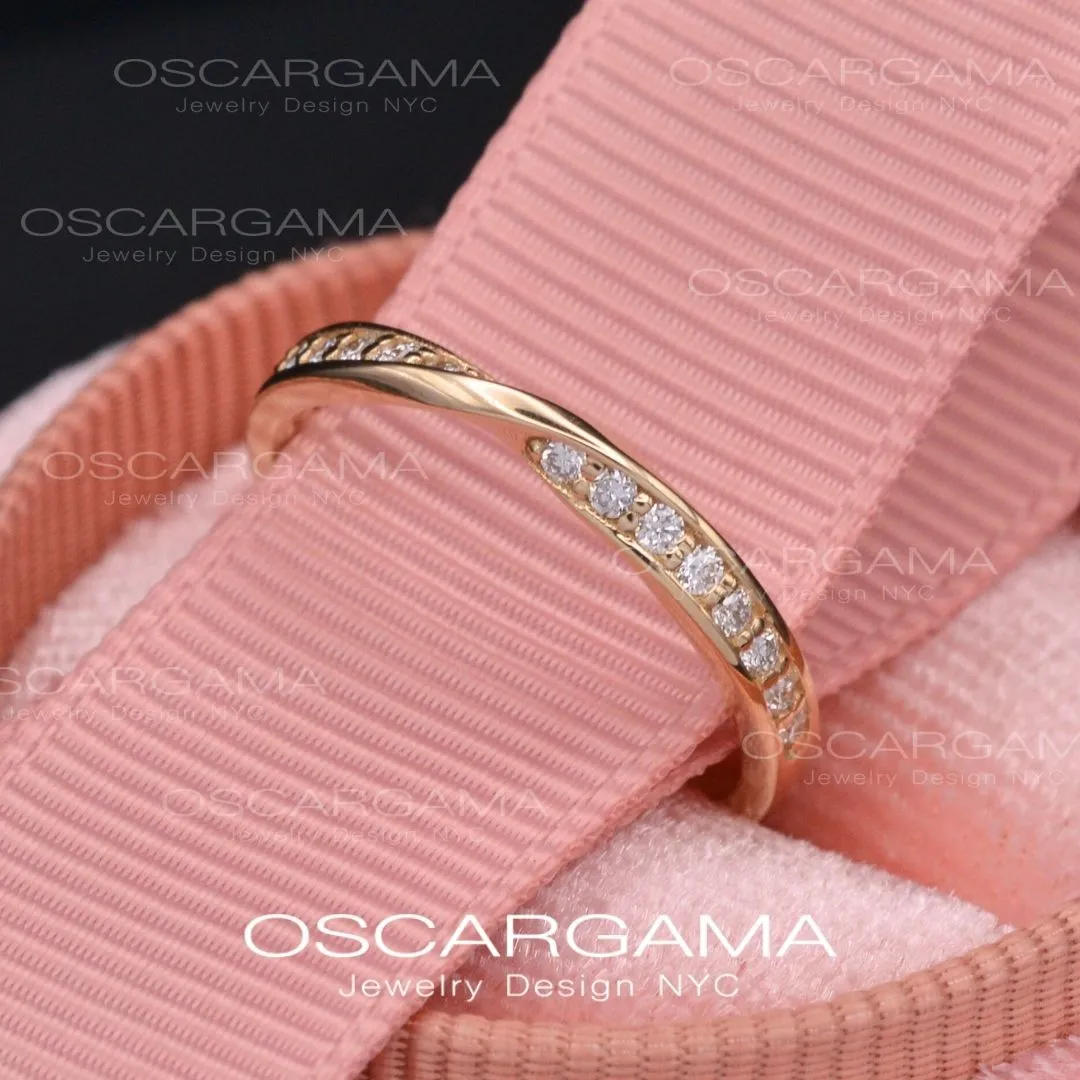 Twisted Wedding Band with 16 Diamonds in 14k Gold