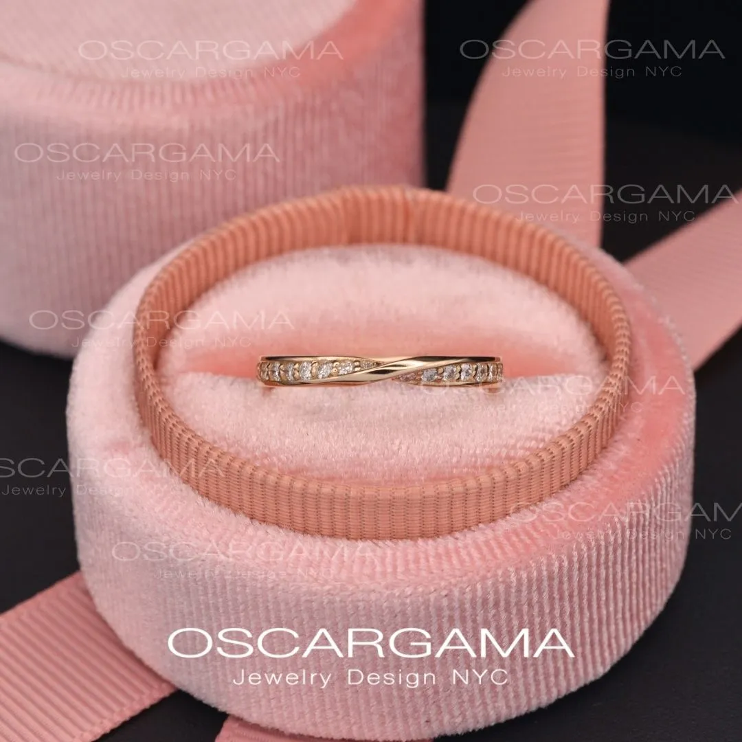 Twisted Wedding Band with 16 Diamonds in 14k Gold