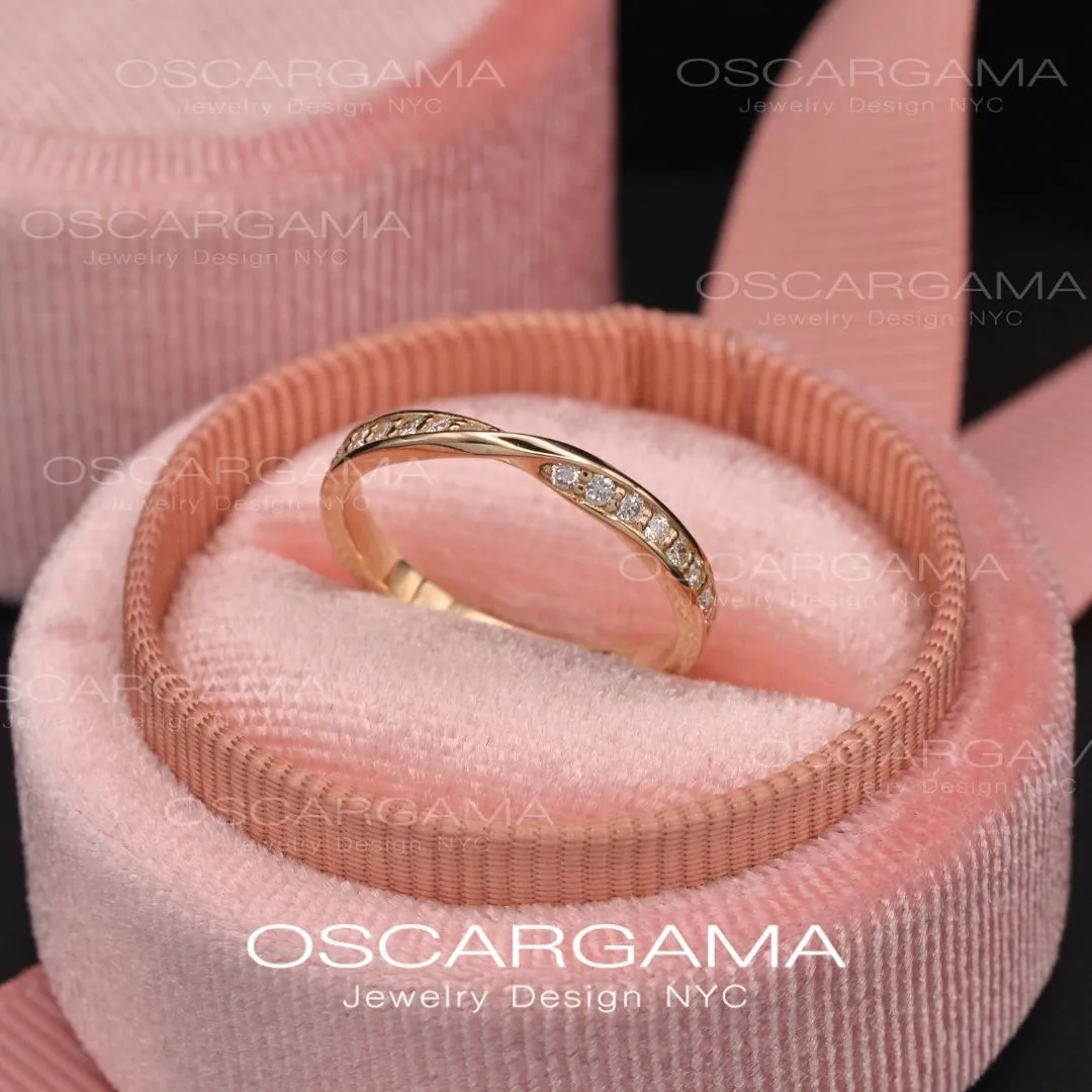 Twisted Wedding Band with 16 Diamonds in 14k Gold